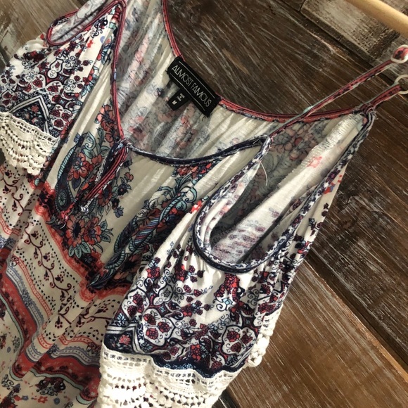 Almost Famous cold shoulder top. - Picture 6 of 7